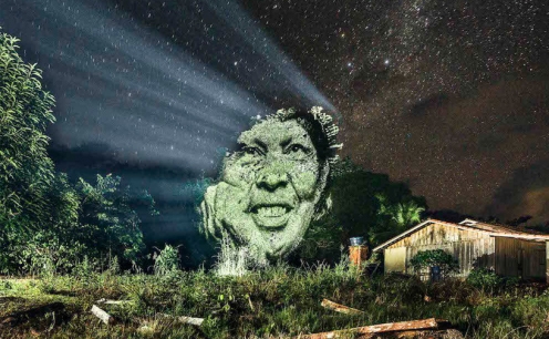 Proje&ccedil;&atilde;o de imagens na floresta amaz&ocirc;nica: obra de Philippe Echaroux