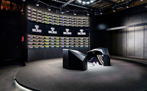 Com uma proje&ccedil;&atilde;o mapeada, Nike permite cria&ccedil;&atilde;o de t&ecirc;nis personalizado ao vivo