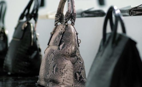 Rumo &agrave; sustentabilidade: Prada n&atilde;o usar&aacute; mais pele de animais em produtos 