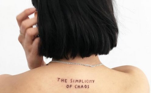 Tatuador faz tatuagem sem o cliente saber o que &eacute;