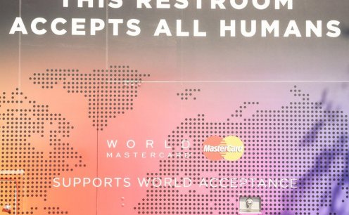 True Name: cart&otilde;es Mastercard que os clientes transg&ecirc;nero escolhem seus nomes