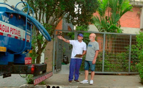 Consumidor compra lava-lou&ccedil;as e recebe caminh&atilde;o-pipa de brinde