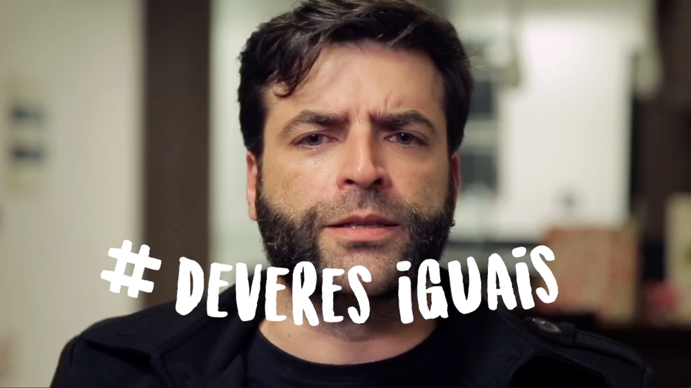 Huggies lan&ccedil;a campanha #DeveresIguais e debate sobre as responsabilidades do pai