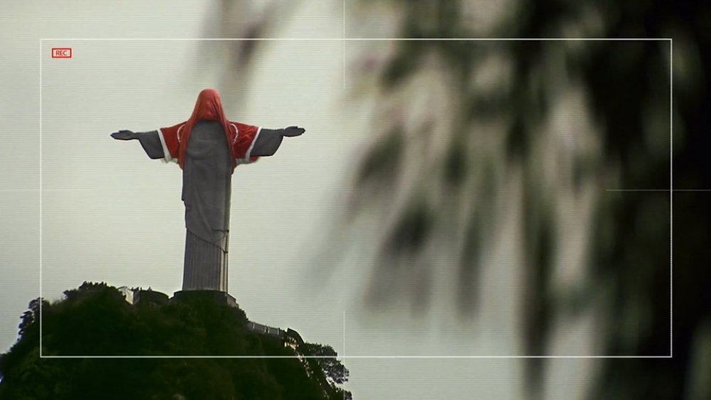 CRISTO REDENTOR VESTE A CAMISA, MAS DESSA VEZ SEM AUTORIZA&Ccedil;&Atilde;O.