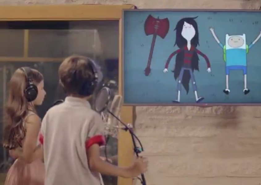 Unindo ingl&ecirc;s e divers&atilde;o, crian&ccedil;as dublam anima&ccedil;&otilde;es