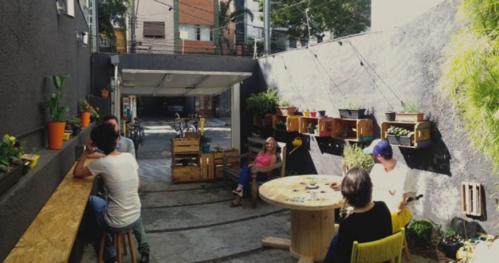 Tend&ecirc;ncia: anti-caf&eacute; cobra pelo tempo passado no local, e n&atilde;o por item consumido