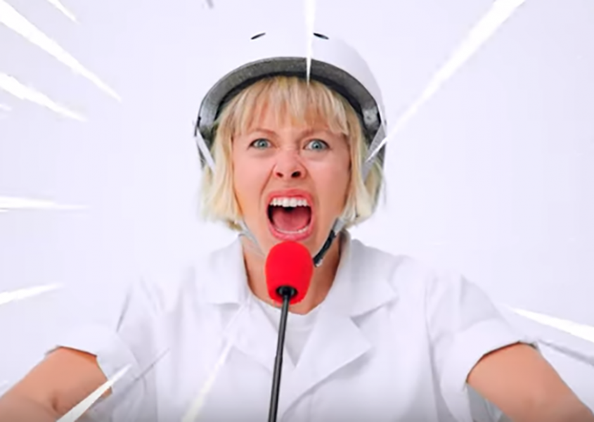  10 anos de raiva: Angry Birds celebra anivers&aacute;rio com patinete el&eacute;trico alimentado por raiva