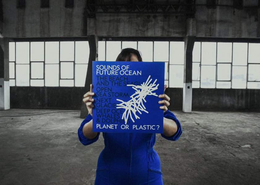 A National Geographic lan&ccedil;ou faixas para mostrar como os pl&aacute;sticos afetaram os oceanos 