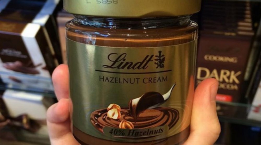 Lindt lan&ccedil;a creme de avel&atilde;