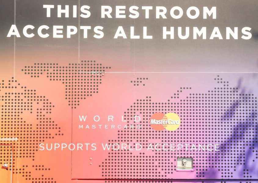 True Name: cart&otilde;es Mastercard que os clientes transg&ecirc;nero escolhem seus nomes